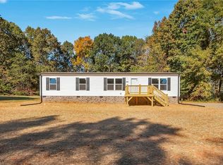 1059 Sharpe Ln, Hiddenite, NC 28636