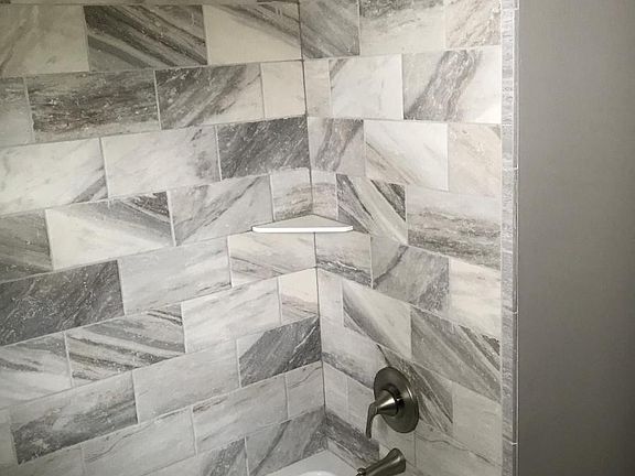 Main level bath/shower