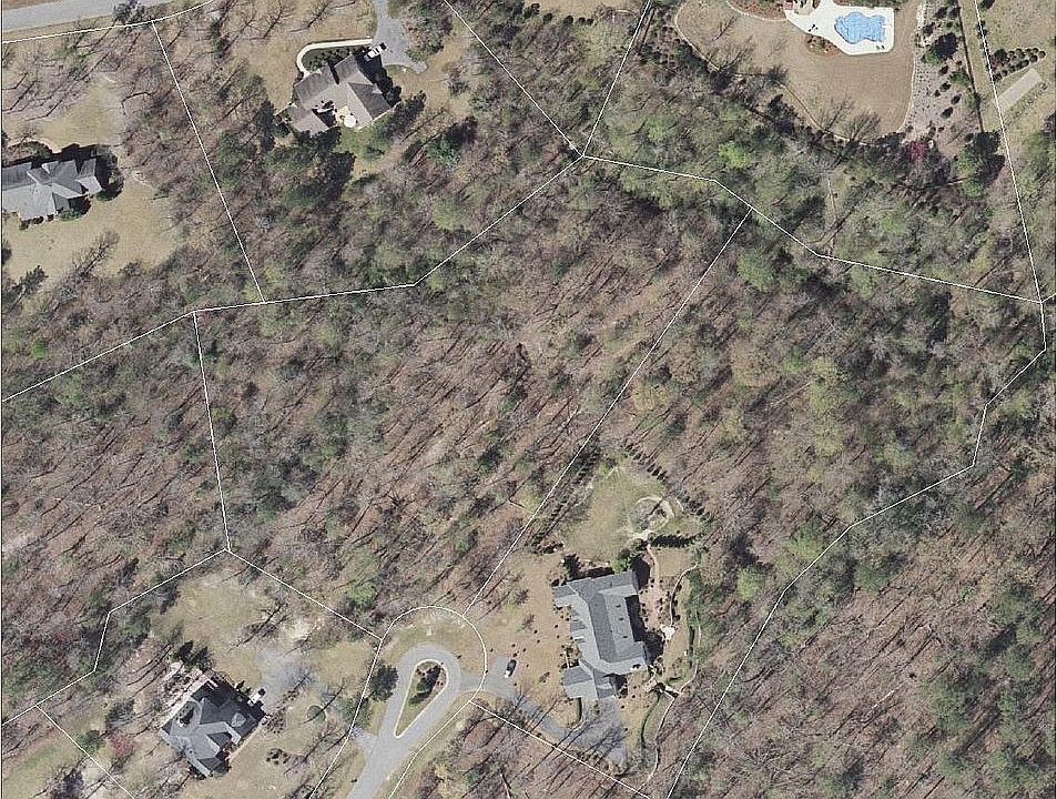 2nd image of 983 White Horse Dr