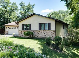 520 Roselawn Ave E, Maplewood, MN 55117