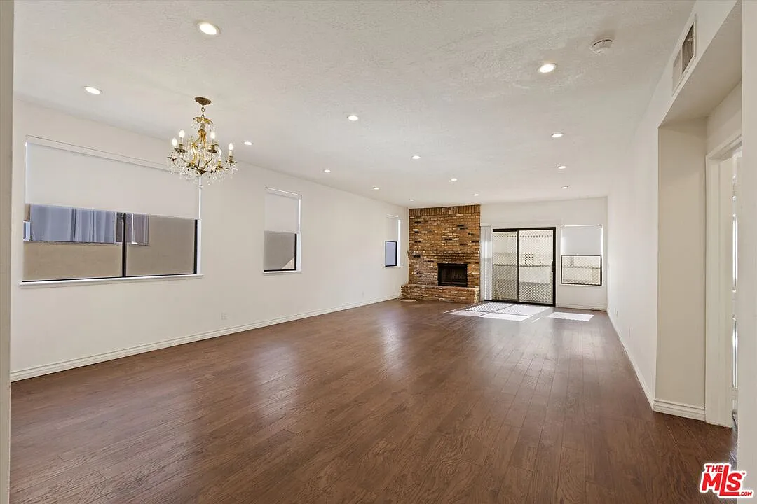 2 bed, 2.0 bath, 1626 sqft, $5,000 — Photo 4