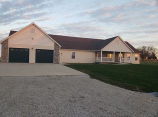 521 Stevens Ave, Nokomis, IL 62075