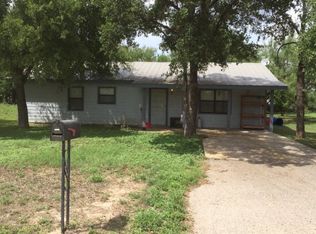 204 E Daniel St, Uvalde, TX 78801