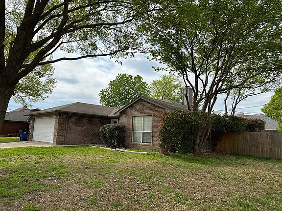 2nd image of 517 NE Park Meadow Ln