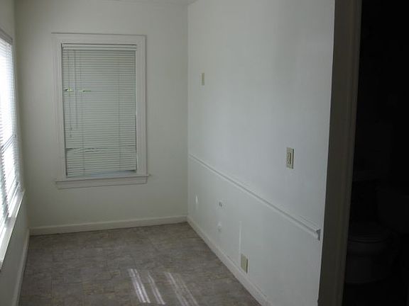 3rd image of 742 1/2 Grand Ave