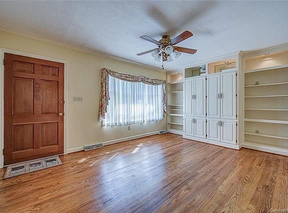 5th image of 701 McAdenville Ave