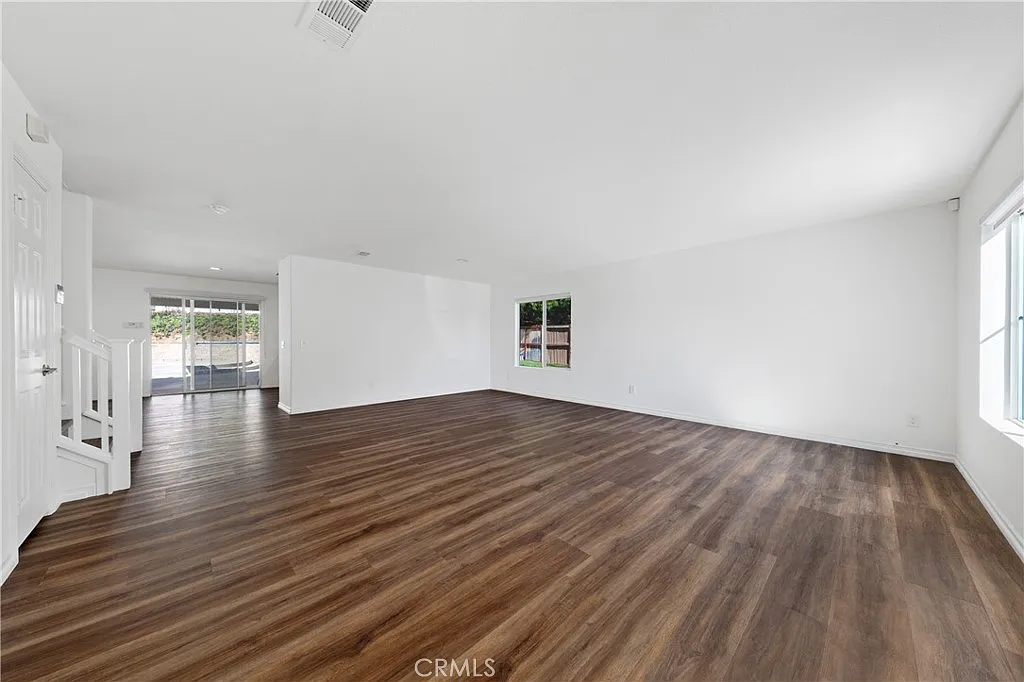 4 bed, 2.5 bath, 2459 sqft, $3,750 — Photo 4