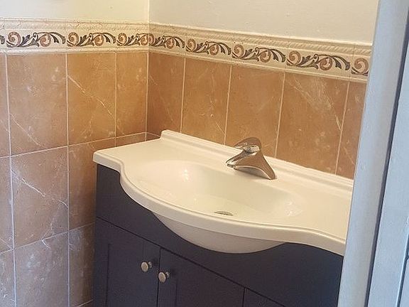 3rd image of 2000 NE 135th St #407