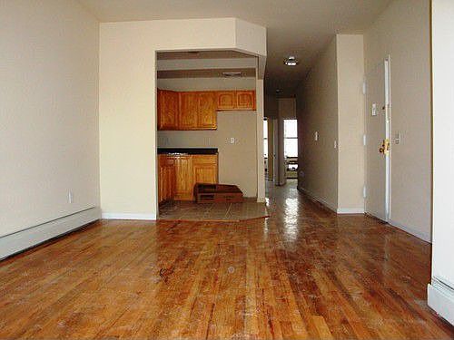 2nd image of 840 Glenmore Ave #A