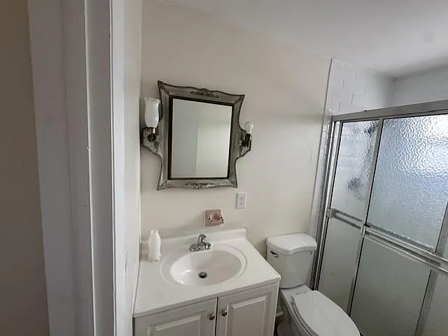 808 22nd St #11 — Photo 9