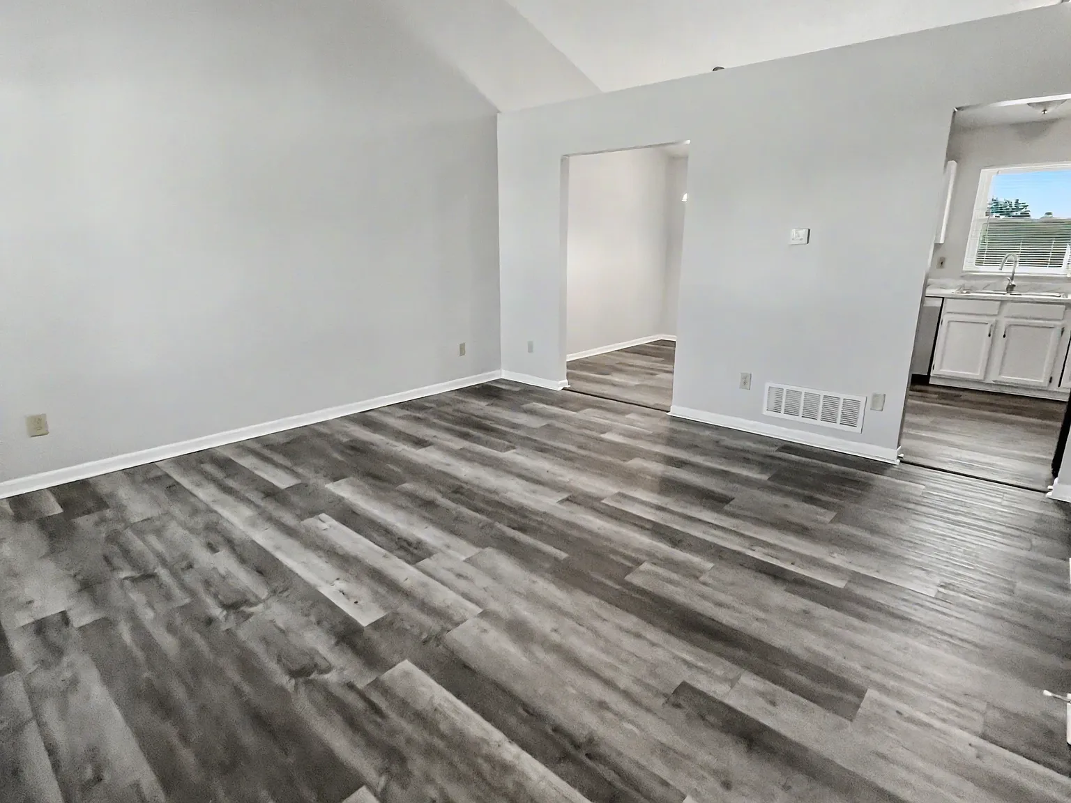3 bed, 1.5 bath, 1388 sqft, $1,995 — Photo 2