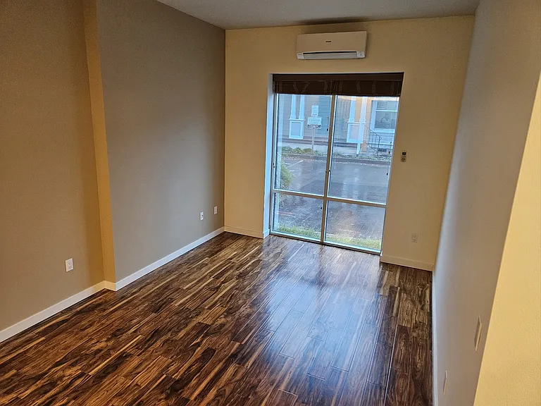 433 SE Washington St — Photo 9