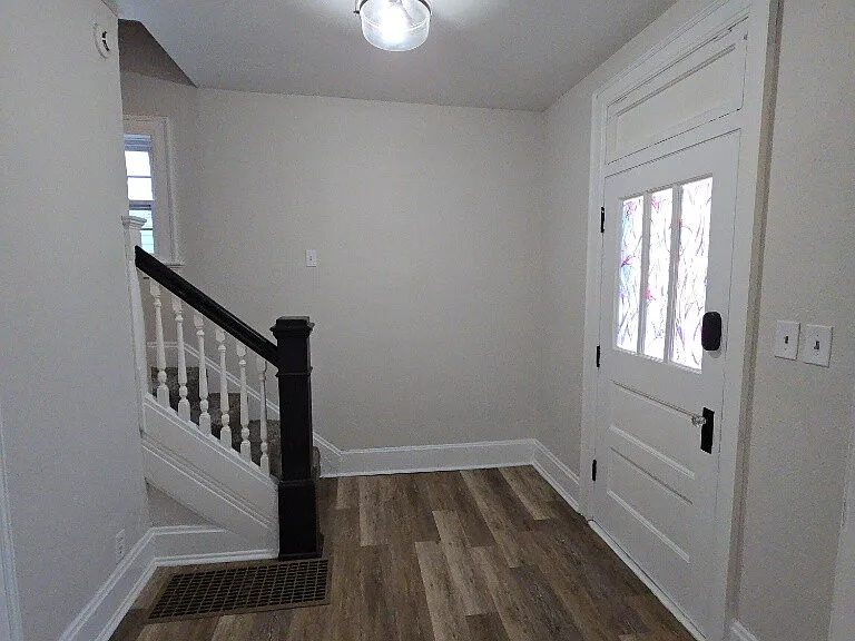310 N C St — Photo 2