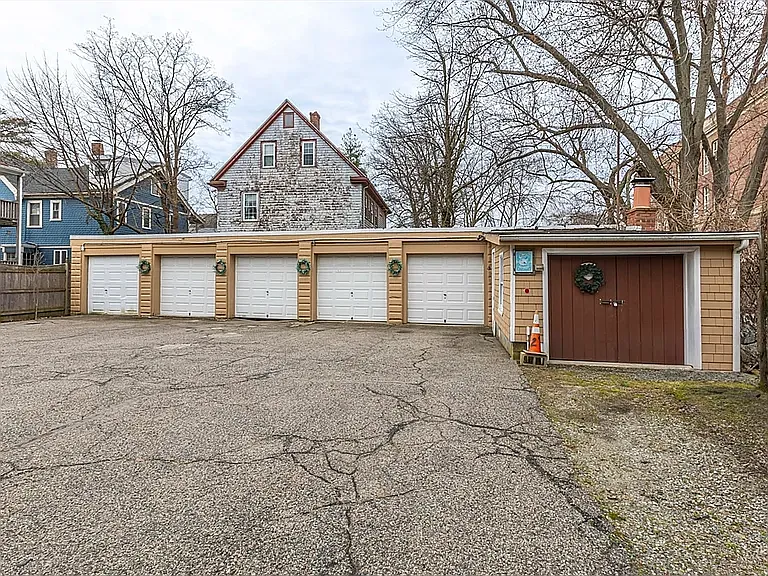 35 Raymond St #2 — Photo 3
