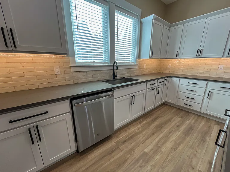 1220 W Spring Ln — Photo 12