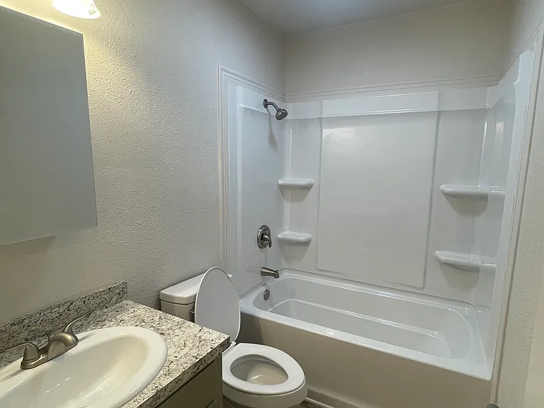 1521 W Court St — Photo 5