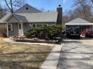 35 E Shore Lake Owassa Rd, Newton, NJ 07860