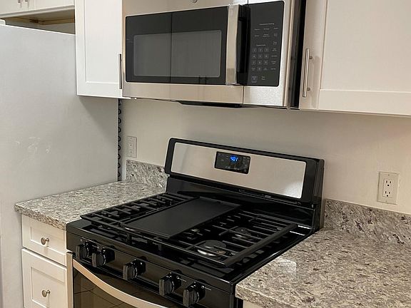 5th image of 5246 Agnes Ave APT 103