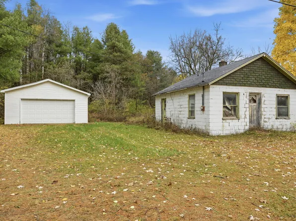 6746 Cline Rd, Fruitport, MI 49415