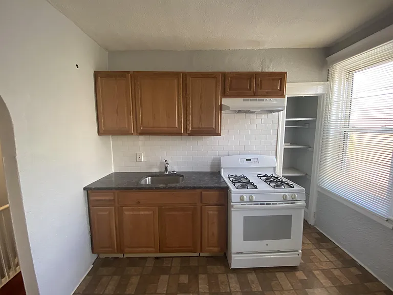 1179 Morton St — Photo 3