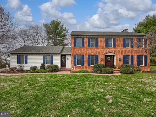 131 Milton Cir, Lititz, PA 17543