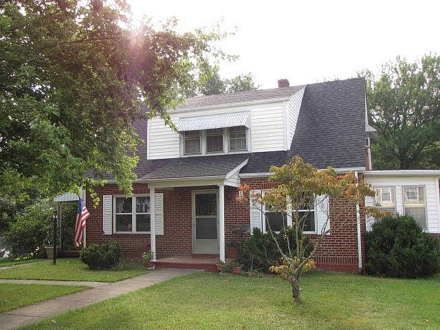 1st image of 301 Parkwood Dr