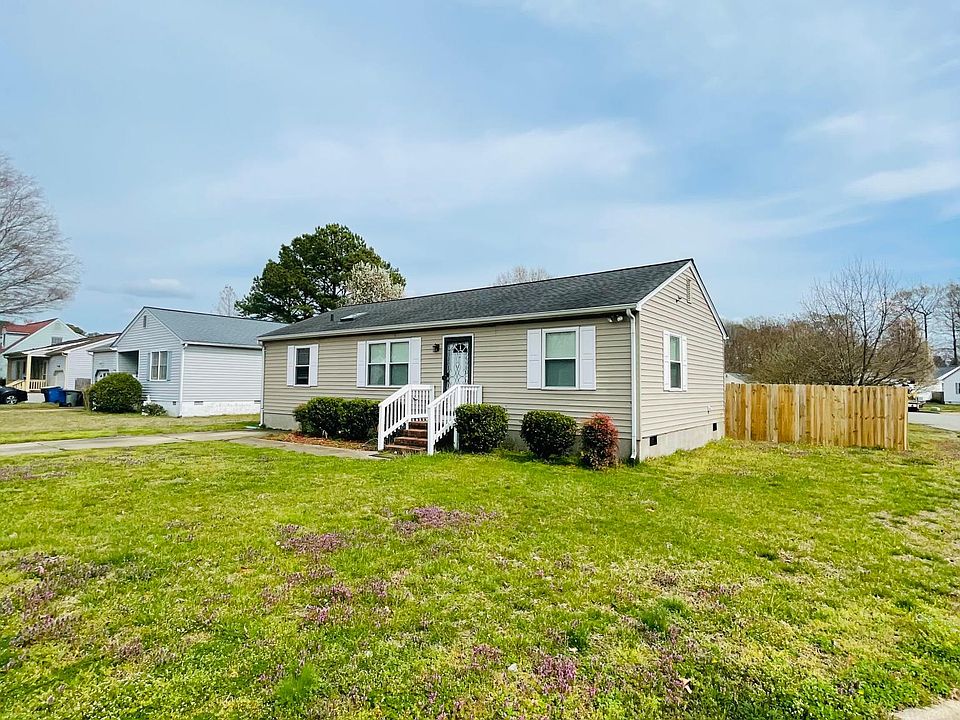 1st image of 900 Charlotte Dr