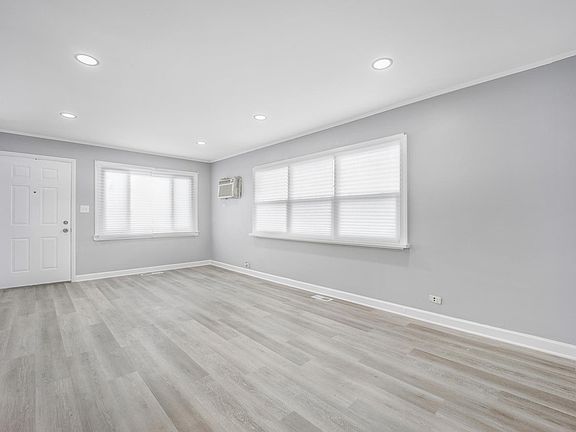 3rd image of 504 Wildwood Dr