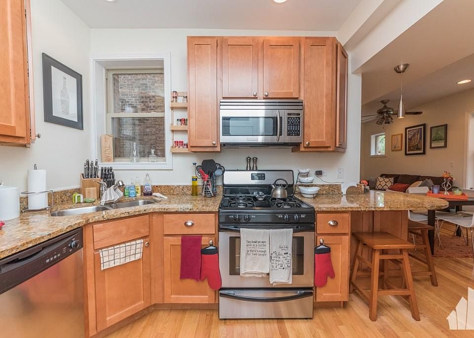 1st image of 1008 N Oakley Blvd