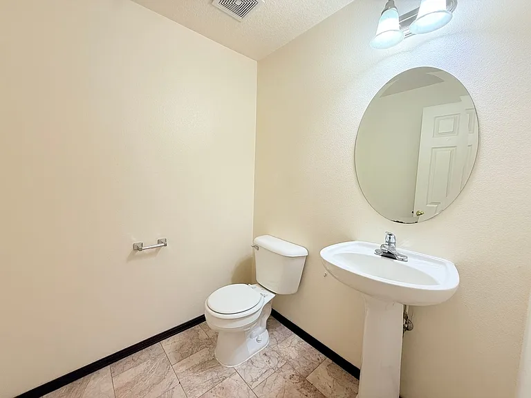 2914 SW 214th Ave — Photo 6
