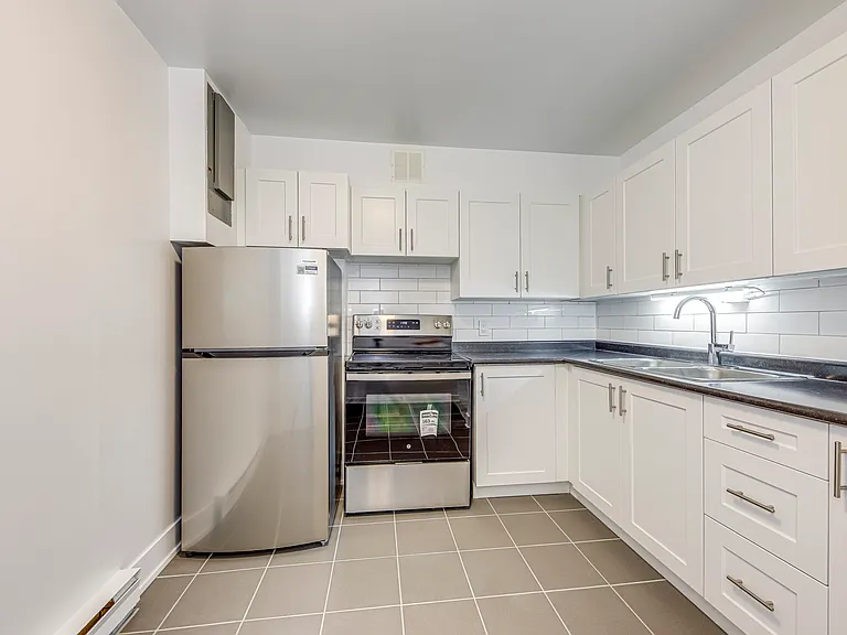 356 Hoffman St — Photo 2