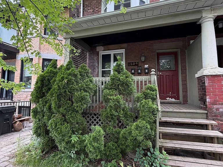 1504 Dufferin St #BASEMENT — Photo 1