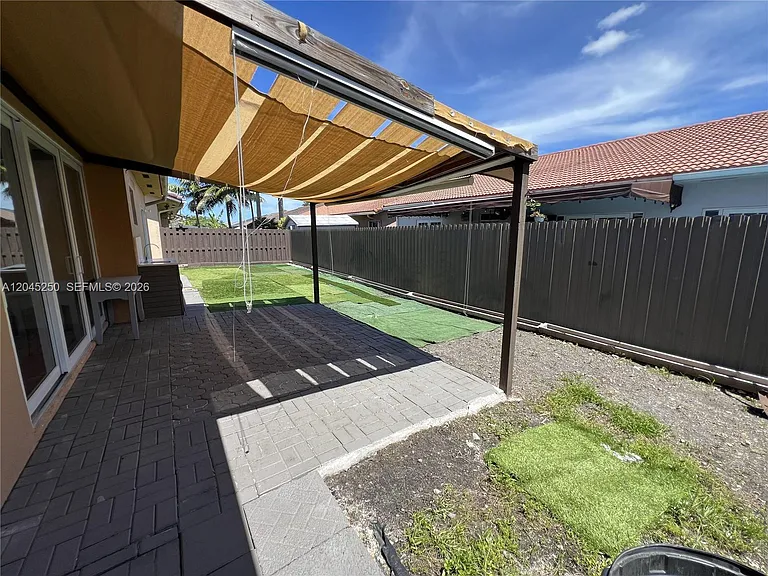8842 NW 142nd Ln — Photo 28