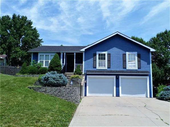 126 Parkview Ct, Lansing, KS 66043