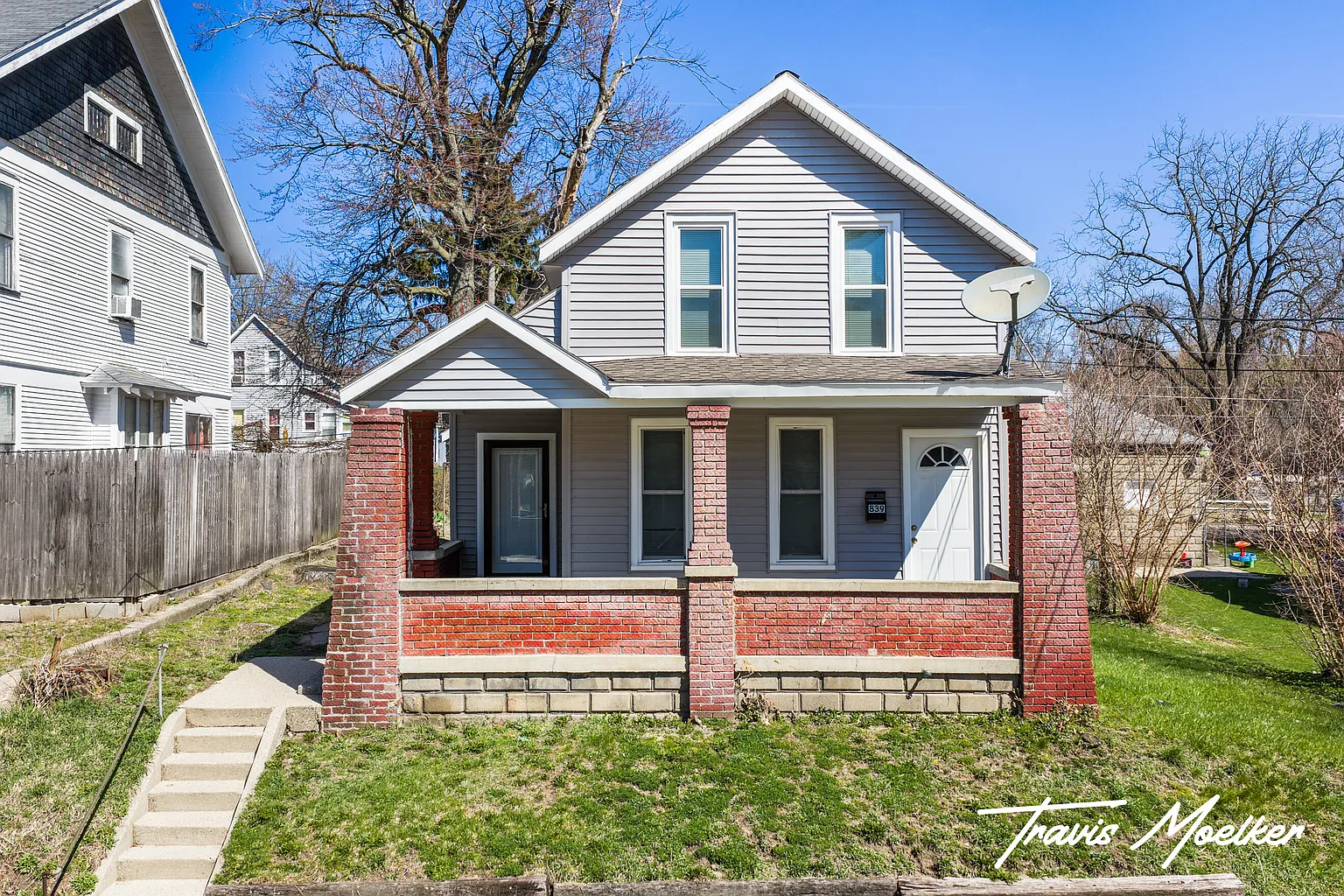 839 Baxter St SE photo 1