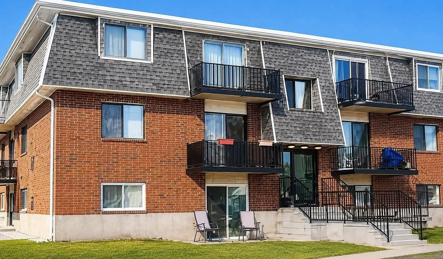 2 bed, 1.0 bath, 720 sqft, $1,750 — Photo 1