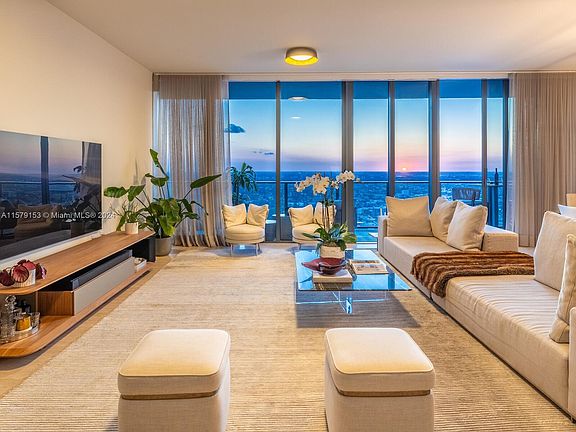 3rd image of 1000 Brickell Plz #Penthouse 5504