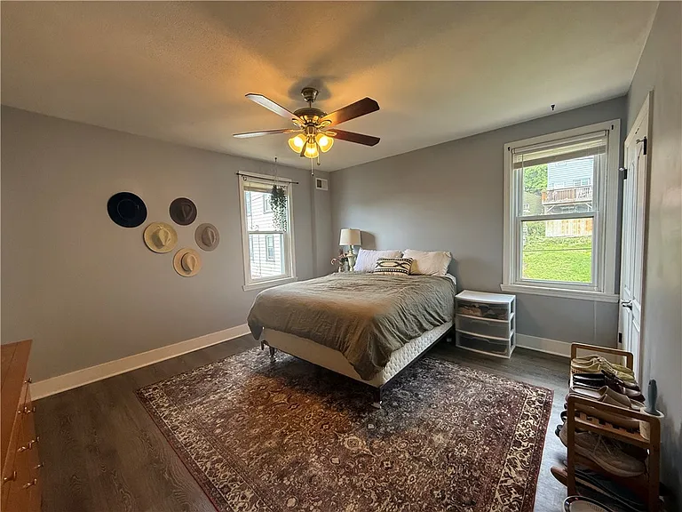 907 Spring Way — Photo 33