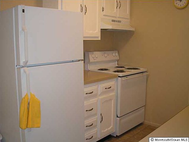 1st image of 875 Balmoral Court #B