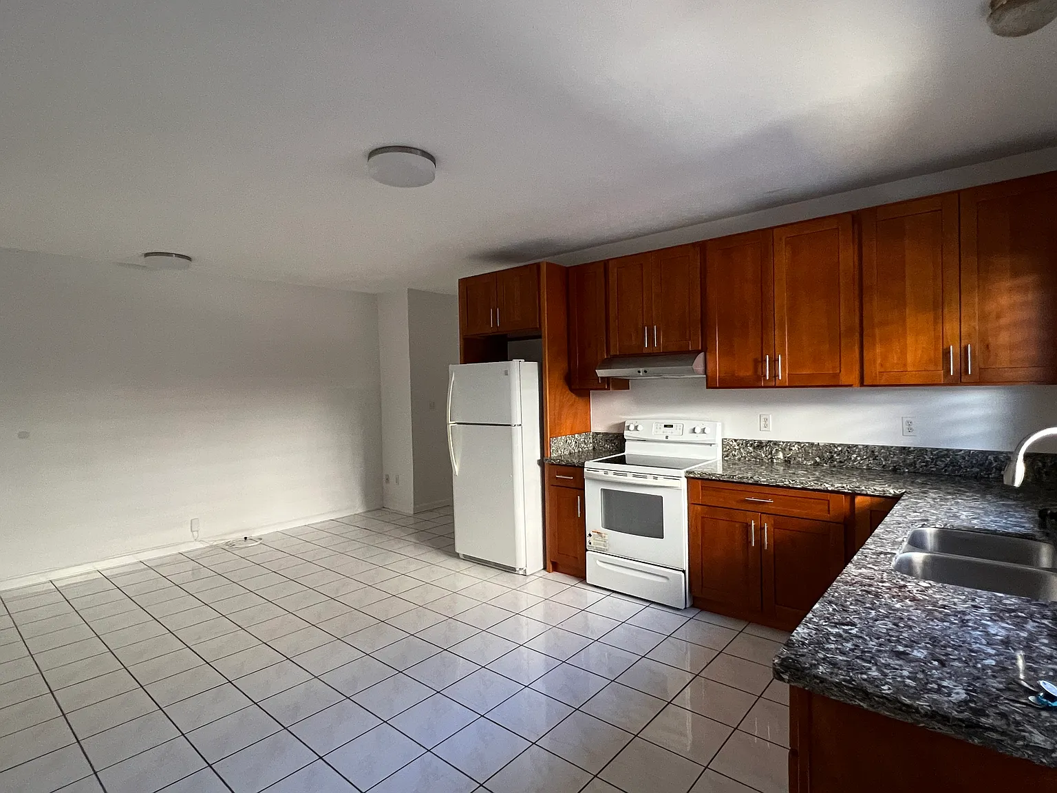 2 bed, 900 sqft, $2,300 — Photo 2
