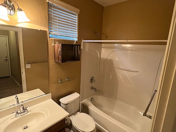 5th image of 10118 E Isleta Ave