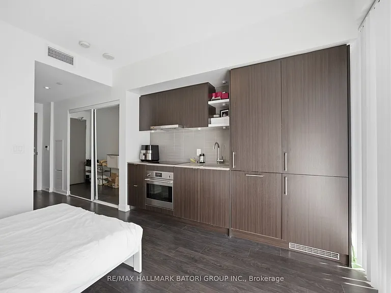 100 Harbour St #4611 — Photo 10