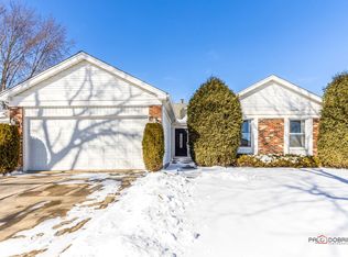 572 Caren Dr, Buffalo Grove, IL