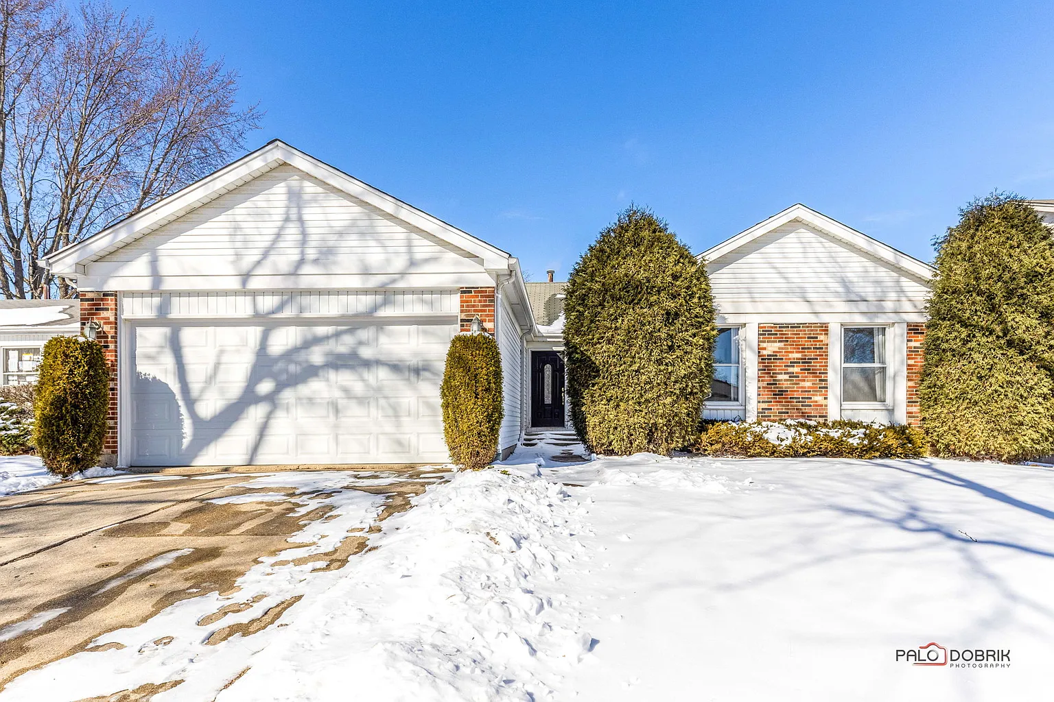 572 Caren Dr photo 1