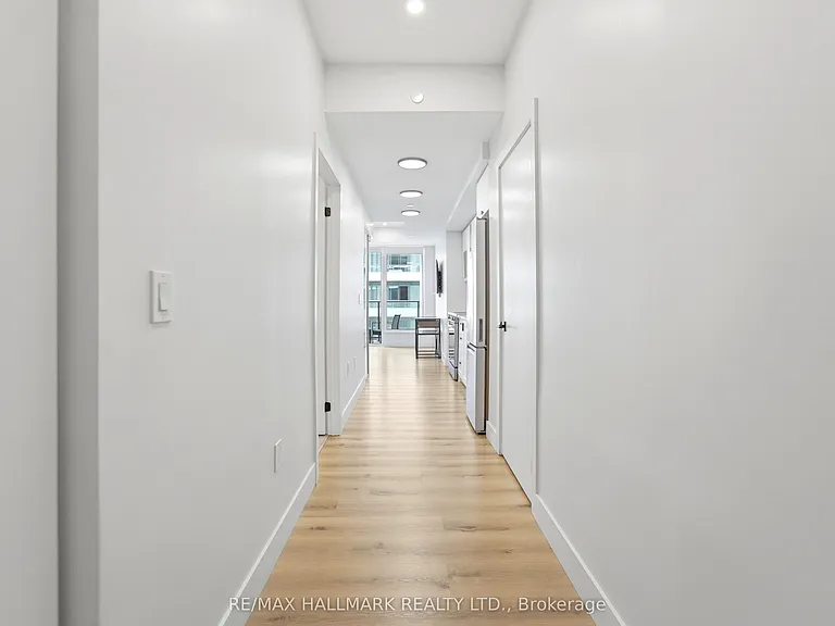 5 Wellington St S #1403 — Photo 2