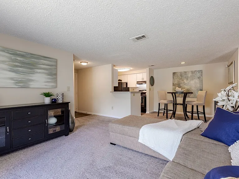 Kingscrest Apartments — Photo 15