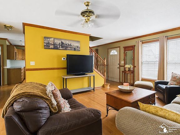 3rd image of 817 W 5th St