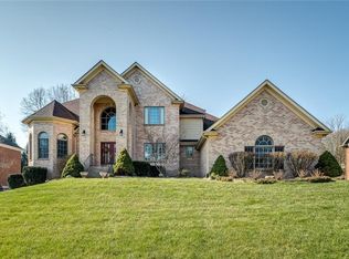 3865 Oakview Dr, Dayton, OH 45430