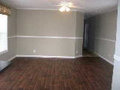 3rd image of 293 Jordanshire Cir
