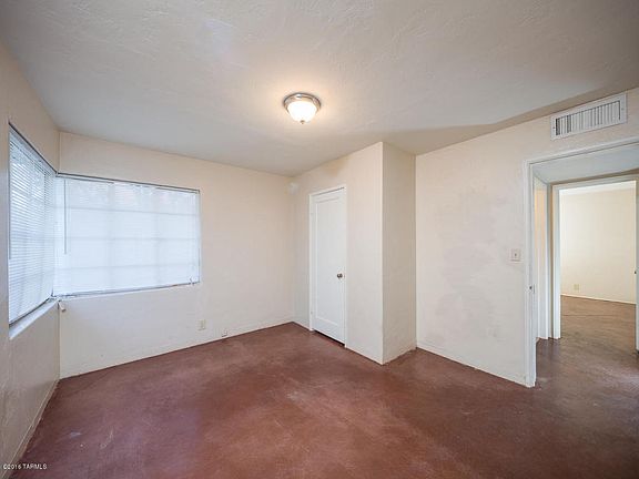 5th image of 926 N Columbus Blvd